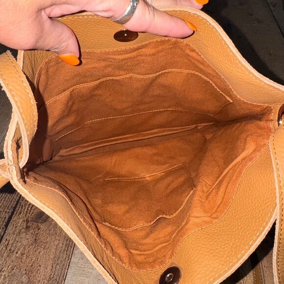 MILA Made In Los Angeles Brown Leather Crossbody
M.I.L.A.'s - Picture 4 of 12